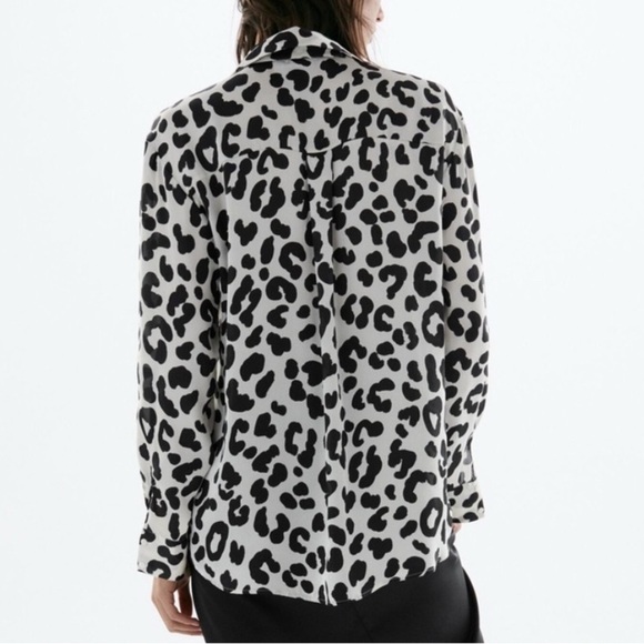ZARA BLACK WHITE ANIMAL PATTERN LONG SLEEVE BLOUSE WOMENS SZ MEDIUM - Picture 2 of 8
